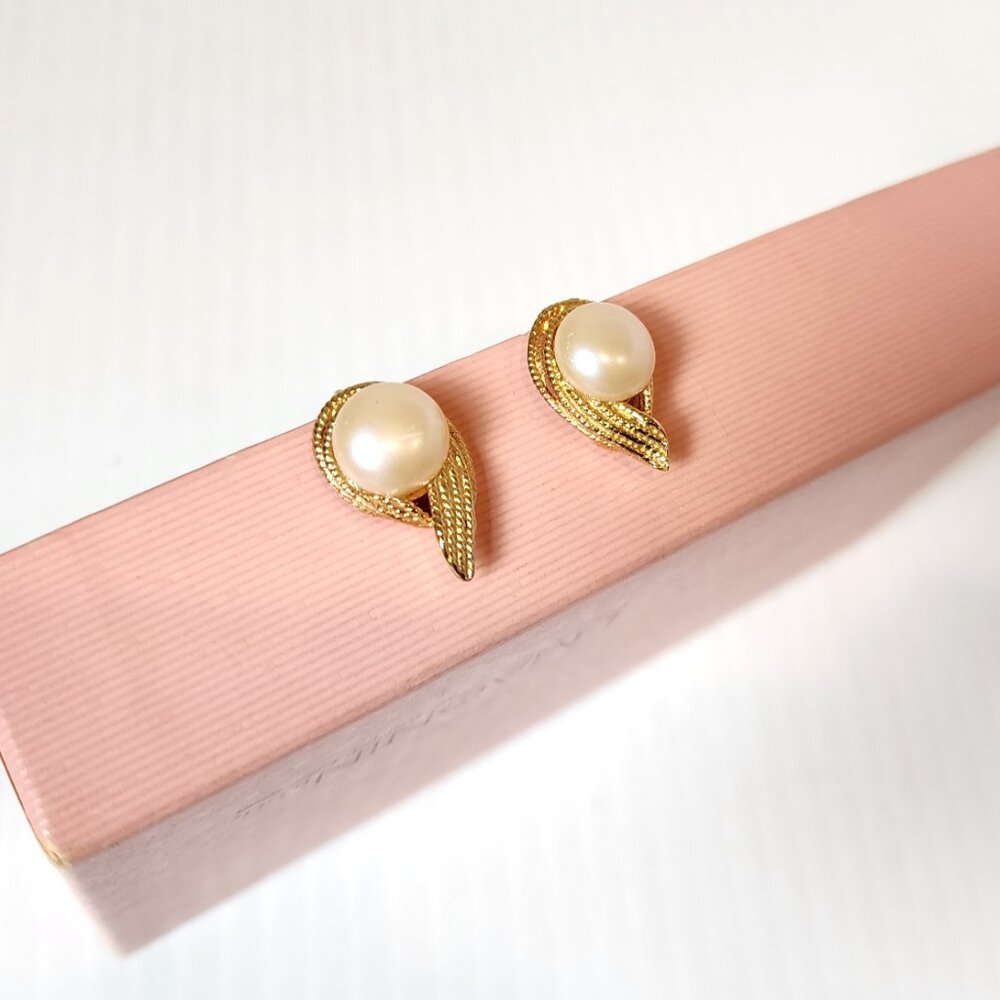 Vintage Vogue Faux Pearl Bauble Clip On Earrings